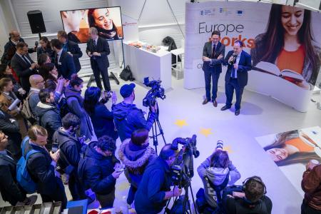 EuropeWorks exhibition in Brussels showcasing EFSI projects from the EIB and the EIF. EIB Vice-Presiden, Ambroise Fayolle and European Commission Vice-President, Jyrki Katainen, congratulated the participants.