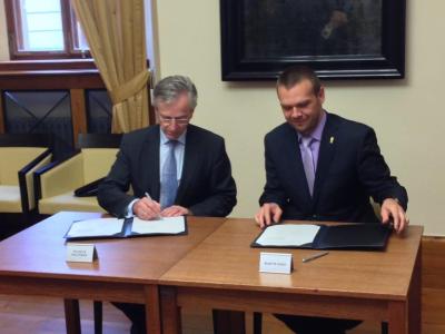 Mr Wilhelm Molterer, EIB Vice- President, responsible for lending operations in the Czech Republic and Mr Martin Baxa, Mayor of Plzeň