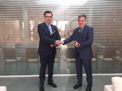 From left to right: Copyright: EIB Vice President Román Escolano and SAICA President Ramón Alejandro