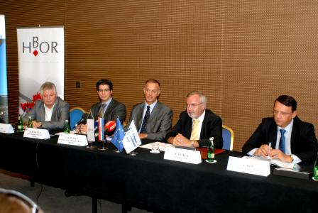 From left to right: Mr A. VLAHUSIC, Mayor of Dubrovnik, Mr B. BERKOVIC,Senior Executive Director, Croatian Bank for Reconstruction and Development, Mr A. KOVACEV, President of the Managing Board, Croatian Bank for Reconstruction and DevelopmentMr. Werner HOYER, President of the EIB and Mr Anton ROP, Vice President of the EIB