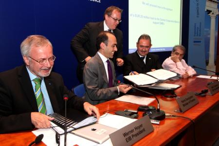 An initial finance agreement for EUR 25 million was signed, in the presence of EIB President Werner Hoyer, today in Nicosia by Minister of Finance Harris Georgiades, EIB Vice-President Mihai Tănăsescu