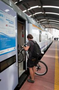 EUR 186 million for the replacement and modernisation of passenger trains and locomotives for inter-urban passenger services in Poland