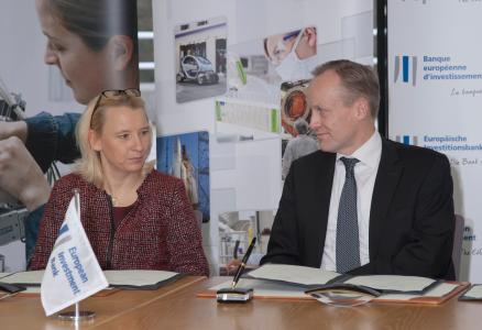 Anita Fürstenberg-Lucius, EIB Director, Operations in the Baltic Sea Region and Peter Rønnest Andersen, Chief Financial Officer, Haldor Topsøe