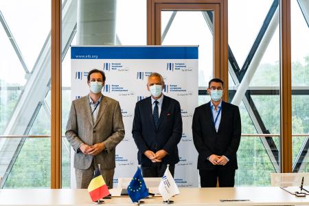 Inbiose signature with VP Peeters 