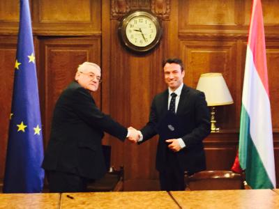 Mr László Baranyay, EIB Vice-President and Mr Gábor Orbán, State Secretary of the Hungarian Ministry of National Economy.