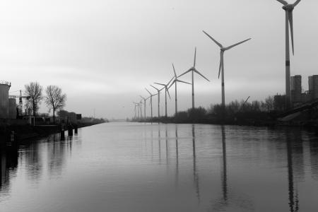Construction of motorway linking port of Zeebrugge to E40 to Ghent and E34 to Antwerp

