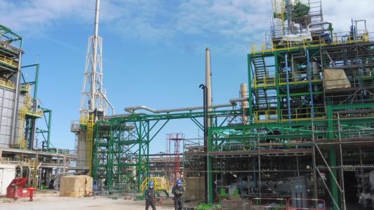 The project consists of the implementation of waste recovery and revalorization facilities for the processing of shipboard liquid waste (slops) as part of the port infrastructure of Antwerp and Marseille. The technology installed will essentially perform hydrocarbon waste reprocessing, transforming collected slops into fuels and light bitumen that can be sold on the market replacing products obtained from the refining of crude oil.
