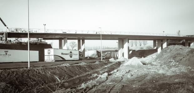 Construction of motorway linking port of Zeebrugge to E40 to Ghent and E34 to Antwerp
