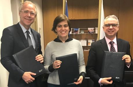 From left to right: K. Kreilgaard, Head of Lisbon Office, M. Mariz, CEO of SOFID and I. Cruz, Member of the Board of Directors of SOFID
