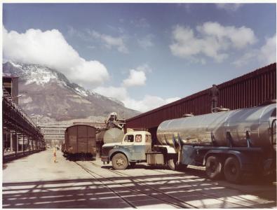 Construction of a chemical factory in Pont-de-Claix, France, resulting from a Franco-German cooperation
