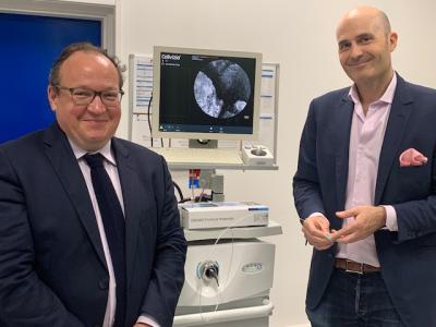 From left to right: EIB Vice President A. Fayolle and S. Loiseau President of Mauna Kea Technologies
