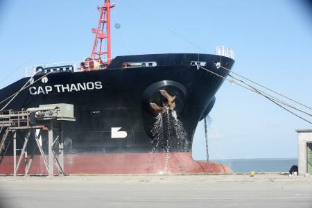 In Mozambique, rehabilitation of the 680km-long Sena railway, linking the port of Beira to the rest of the country, and improvement of the access to the port itself
