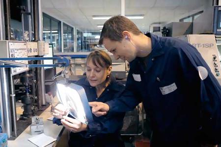 The family-owned company manufactures components for the automotive, aeronautics, and energy industry, among other things. An EFSI-backed loan will help it to step up its R&D, purchase new equipment and improve its environmental footprint.
