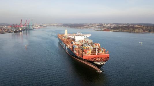 EIB invests €77,5 million to deepen Port of Gothenburg for next-generation ships