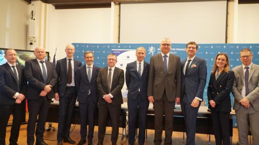 Czechia gets EIB Group financing of close to €2 billion in 2025 for railways, power grids, businesses and housing