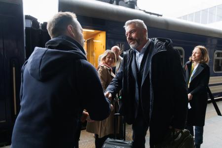 EIB Vice-President Karl Nehammer visits Ukraine to bolster recovery and development efforts