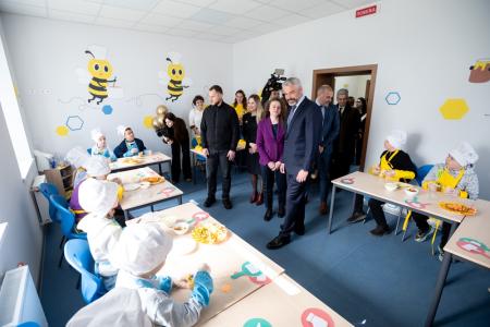 Ukrainian primary school in Hostomel reopens with EU support