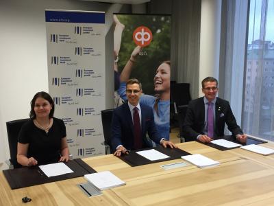 From left to right: L. Hakamies Head of Corporate Lending and Capital Markets Financing OP, A. Stubb EIB Vice-President and J. Pölönen, Executive Vice President, Banking, OP