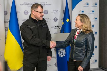 President Calviño and VP Czerwińska visiting Situation center in Kiev