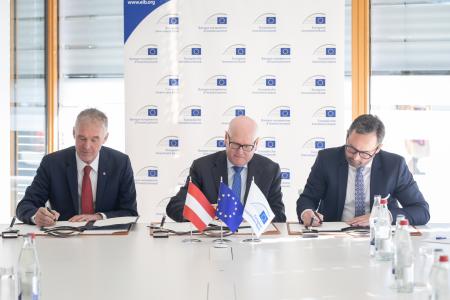 EIB and Energie AG Signature