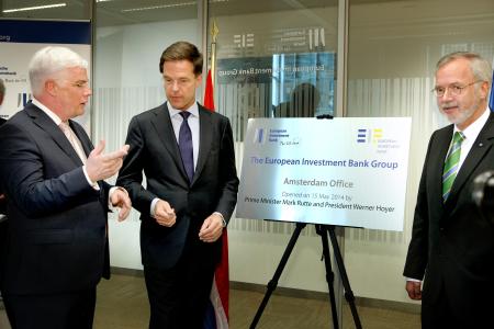The EIB’s new permanent presence in the Netherlands, an office in the heart of the Amsterdam-Zuid business district, was formally inaugurated yesterday by Prime Minister Mark Rutte and President Hoyer on Thursday 15 May.