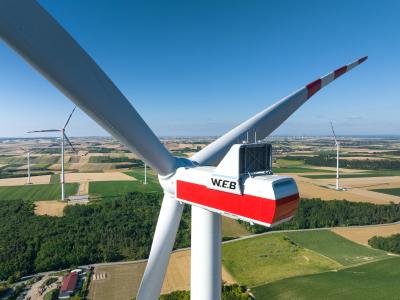 The images show an existing wind farm in Spannberg, which is being expanded with the help of EIB financing.