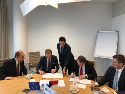 From left to right: From left to right: Mr Ladislav Dvorak, Manager of Strategic Projects at Ceska sporitelna, a.s, Mr Vazil Hudák, the EIB Vice President responsible for operations in the Czech Republic, and Mr Karel Mourek, Member of the Board of Directors at Ceska sporitelna, a.s.