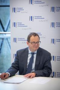 Signature ceremony between HE Mahbub Hassan Saleh, Ambassador and Head of Mission of Bangladesh and VP Thomsen.