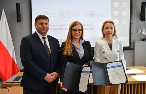 Europejski Bank Inwestycyjny wspiera kwotą blisko 2 mld zł modernizację najważniejszej linii kolejowej w województwie świętokrzyskim