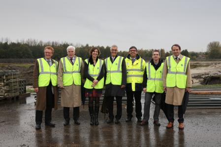 Jo Vandeurzen, Vlaams Minister van Volksgezondheid, Welzijn en Gezin, Pim Van Ballekom, EIB Vice President, Inge Vervotte, Voorzitter Dageliks Bestuur Emmaus, Luc Moens,Afgevaardigd leidend ambtenaar, VIPA
