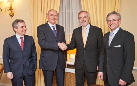 from left to right Mr Dario Scannapieco, Vice President of the EIB, Mr Federico Ghizzoni, CEO of Unicredit, Mr Werner Hoyer, President of the EIB and Mr Wilhelm Molterer, Vice President of the EIB