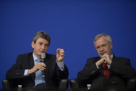 Mr Philippe de Fontaine Vive, Vice President of the EIB and Mr Werner Hoyer, President of the EIB