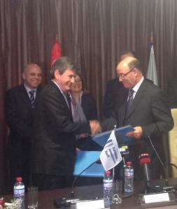 Le contrat de crédit a été signé par M. Mohamed Akrout, PDG de l’ETAP et Philippe de Fontaine Vive, Vice-Président de la BEI, en présence des Messieurs Kamel Bennaceur, Ministre de l’Industrie, de l’Energie et des Mines, de Monsieur Noureddine Zekri : Secrétaire d’Etat auprès du Ministre de l’économie et des finances, chargé du développement et de la coopération internationale et de Mme Laura Baeza, Ambassadeur de L’Union Européenne.