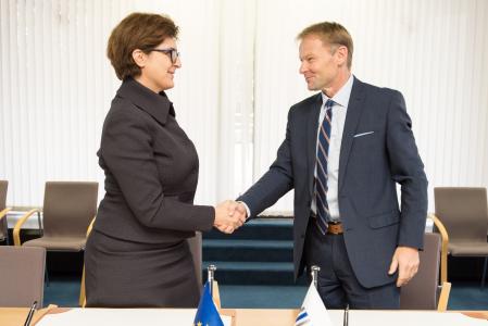 From left to right: Bulgarian Deputy Minister of finance Marinela Petrova, and EIB Vice-President Vazil Hudák.
