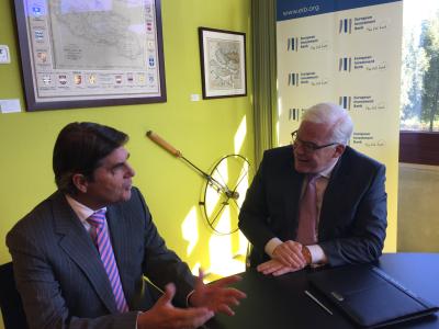 From left to right: Mr Jan Geluk, Chairman of the Dutch local water authority Waterschap Hollandse Delta (WSHD), and Mr Pim van Ballekom, EIB Vice-President .