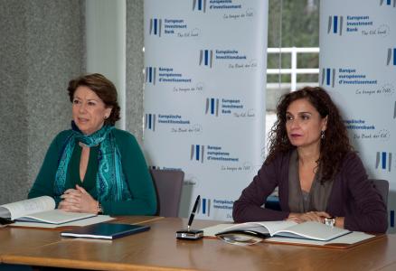 La Vicepresidenta del BEI, Magdalena Álvarez Arza y la Consejera de Hacienda y Administración Pública de la Junta de Andalucía, María Jesús Montero