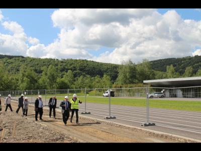 La signature a eu lieu au lycée Jean Moulin à Revin, suivie d’une visite du chantier des travaux de restructuration en cours.