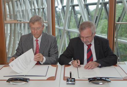 Mr Rolf Tarrach, Rector of the University and Mr Werner Hoyer, President of the Bank