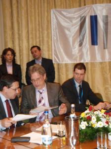 From left to right: Mr. Gheorghe Pogea, Minister of Public Finance of the Republic of Romania, Mr. Matthias Kollatz-Ahnen, Vice President of the EIB and Mr. Bogdan Dragoi, Secretary of State, Ministry of Public Finance of the Republic of Romania and Member of the EIB Board of Directors