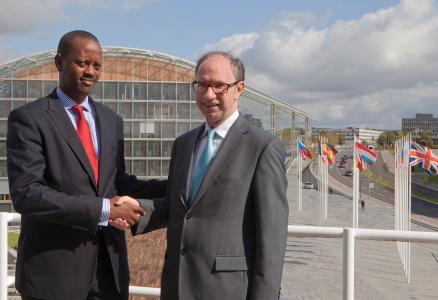 From left to right: M. Jack Nkusi KAYONGA, Chief Executive Officer of the Rwanda Development Bank and Mr Patrick WALSH, Director of the Africa, Caribbean and Pacific Department of the EIB