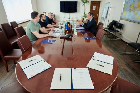 Ukraine: EIB and Ukrainian Railways sign €6.7 million EU grant to address urgent needs of rail transport services