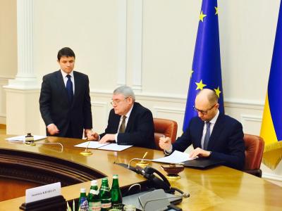 EIB Vice-President László Baranyay and Ukraine Prime Minister Arseniy Yatsenyuk