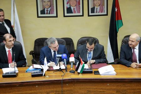 Mr Dario Scannapieco, Vice President of the EIB, Imad Najib Fakhoury, Minister of Planning and International Cooperation and Eng. Abdel Fattah Daradkeh, Managing Director of NEPCO