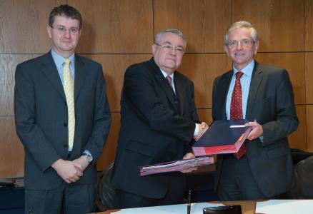 Dr Zsolt HALÁSZ – Director MFB, Mr Lászlό BARANYAY, MFB Chief Executive Officer and Mr Wilhelm MOLTERER, Vice President of the EIB