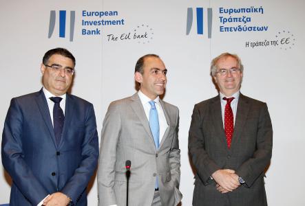 From left to right: Mr Nicos Kouyialis, Cyprus’s Agriculture, Rural Development and Environment Minister, Mr Harris Georgiades, Minister of Finance, and Mr Jonathan Taylor, EIB Vice-President responsible for operations in Cyprus.