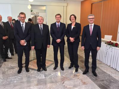 From left to right: Mr Peter Groznik, Member of the Management Board Gorenje, Mr Peter Groznik, Member of the Management Board, Mr László Baranyay, EIB Vice President, Mr Miror Cerar, Prime Minister of Slovenia, Mrs Violeta Buc, European Commissioner for Transport, and Mr. Franjo Bobinac, President and CEO of Gorenje Group.