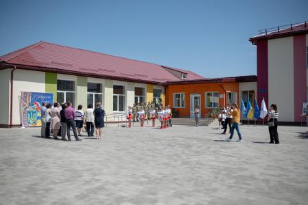 Ukraine: School in Pryvovchanske reopens after major overhaul supported by EU bank