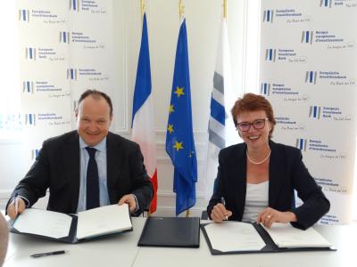 From left to right: EIB Vice-President A. Fayolle and S. Baratte, Chief Executive Officer of Cellnovo