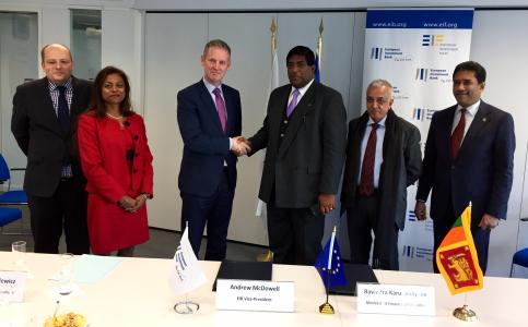 Mr Andrew McDowell, European Investment Bank Vice President, and Mr Hon. Ravi Karunanayake, M.P., Minister of Finance of Sri Lanka.