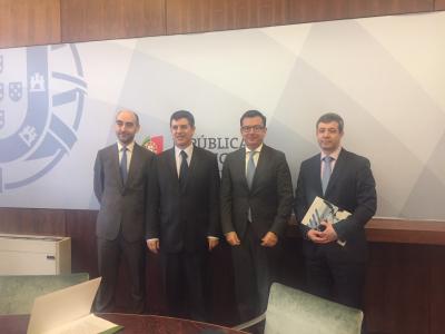 From left to right: P. Alexandre, Deputy Assistant State Secretary for Trade Portugal Economy Minister M. Caldeira Cabral EIB Vice-President R. Escolano IFD Executive Board Member, H. Cruz